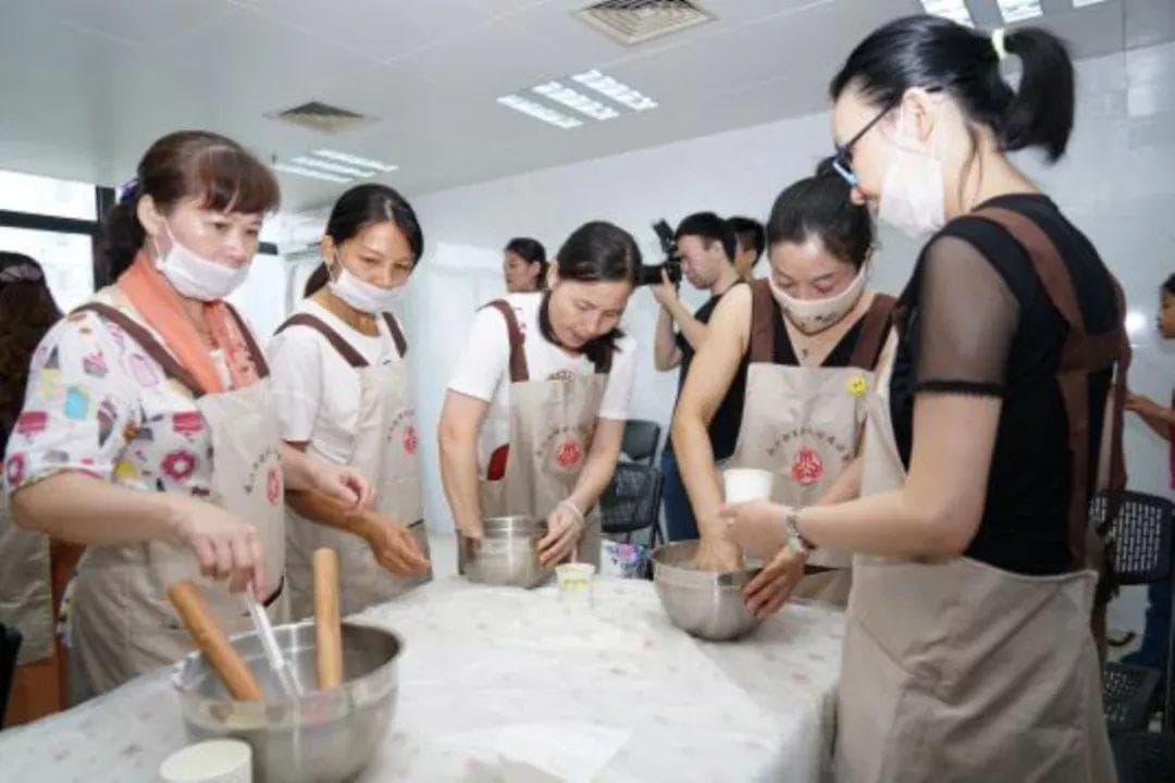 社区家政课程中的备餐练习